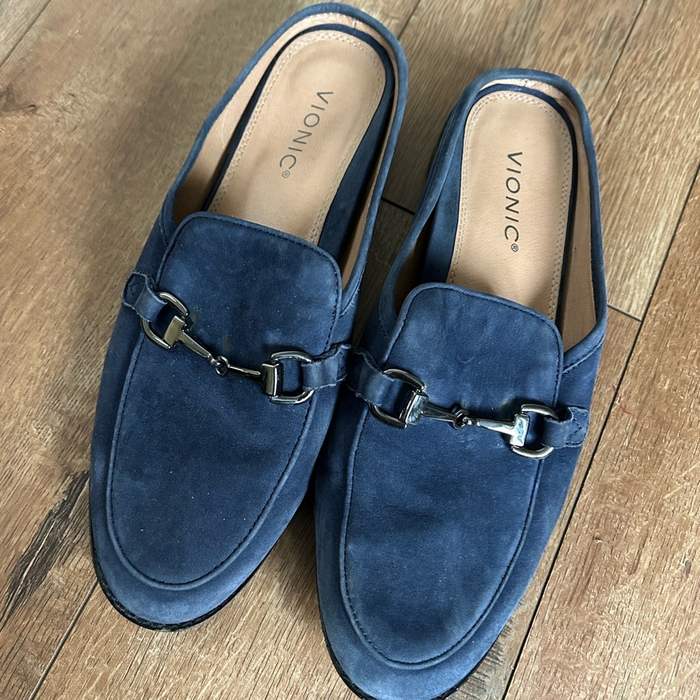 Vionic women’s loafer mule.  Blue suede leather upper.  Size 10.